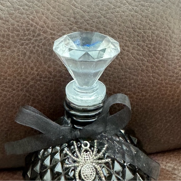 Round Black Glass Potion Bottle with Metal Spider Charm - Picture 5 of 11